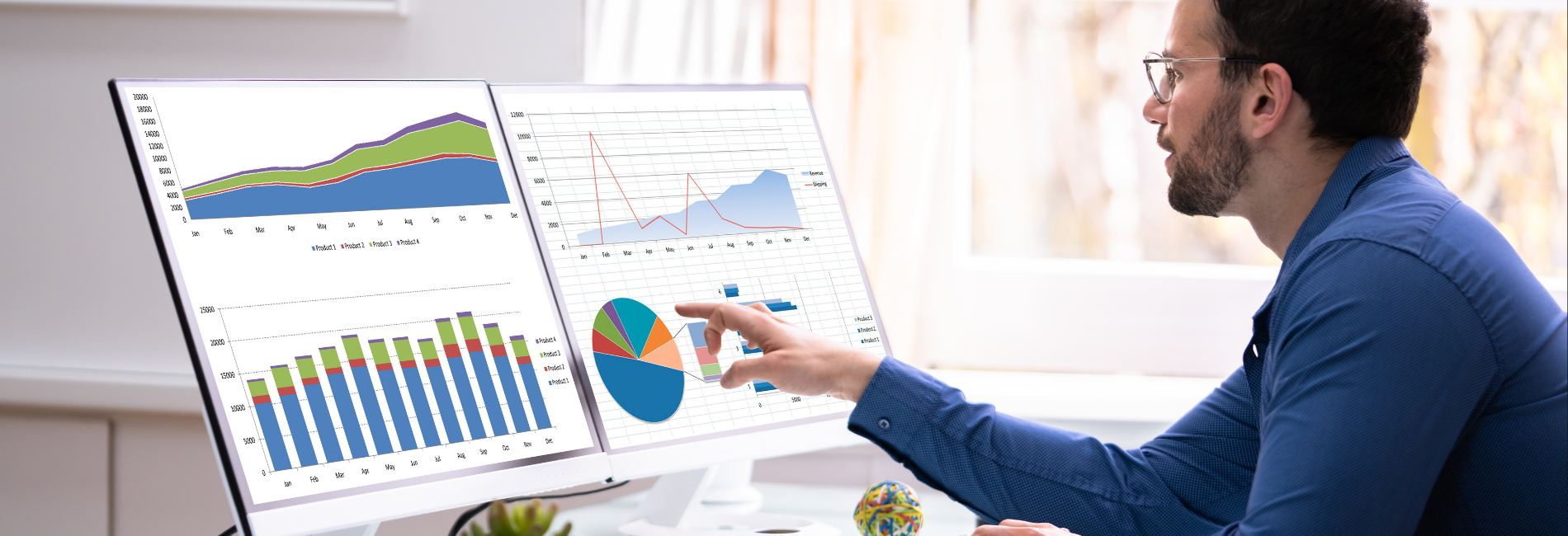 executive-analyzing-data_1900
