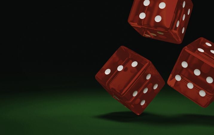 rolling-dice-716